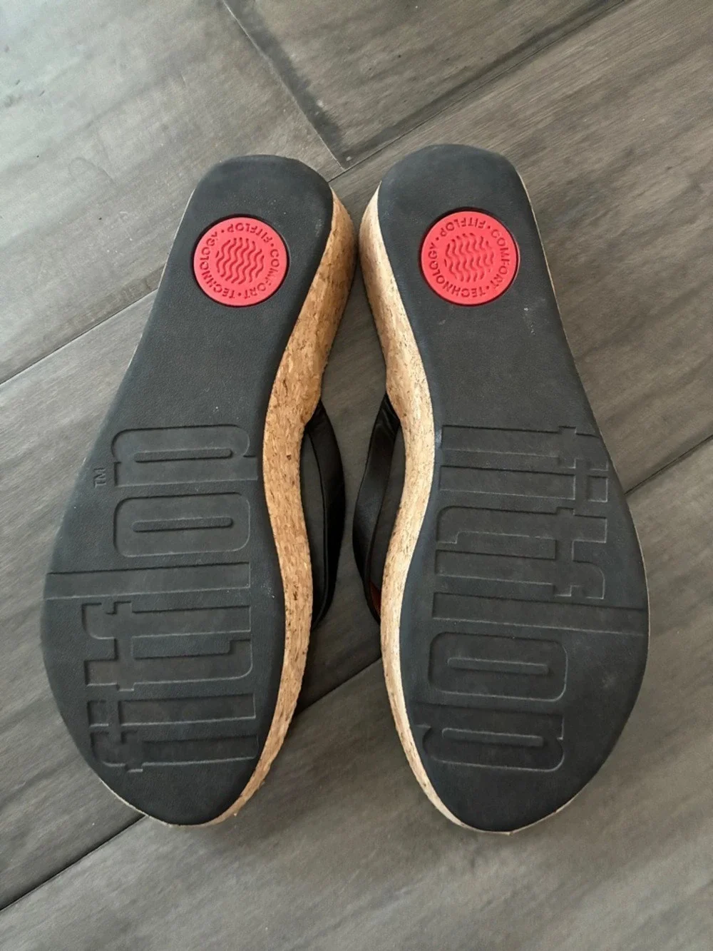 FitFlop Linny Toe-Post Thong Sandals in Black Leather - Size 10